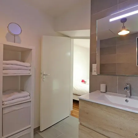 Domaine De Bien-être Et Sport Avec Piscine Chauffée à - Fr-1-497-140 Apartamento *