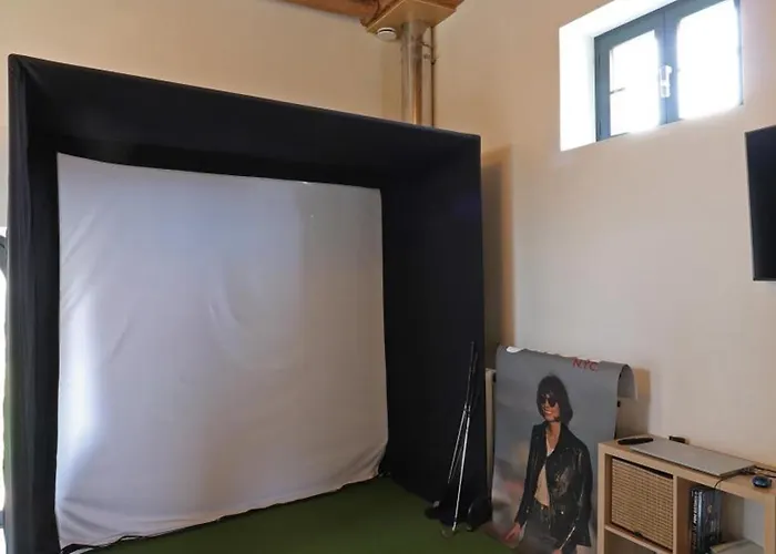 Maison Exceptionnelle Avec Piscine Interieure Et Sauna A - Fr-1-497-140 *